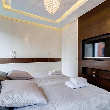 Dom & House - Old Town Waterlane