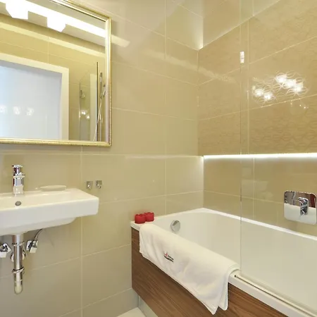Old Town Waterlane By Renters