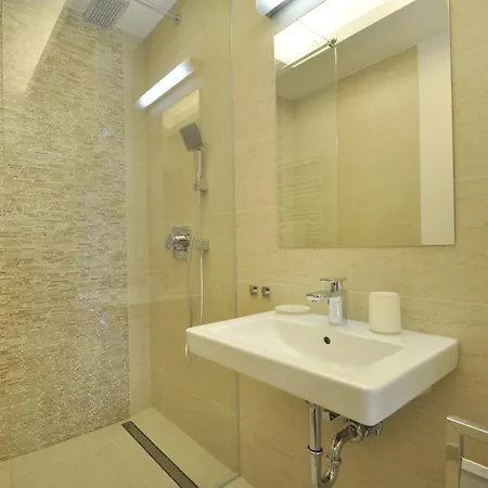 Dom & House - Old Town Waterlane Aparthotel