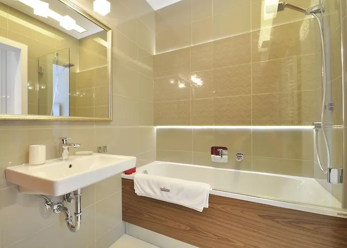 Dom & House - Old Town Waterlane