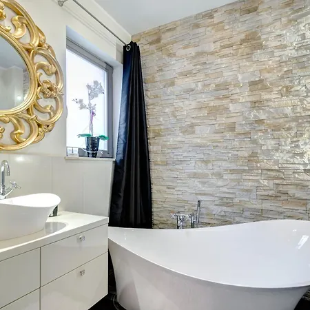 Old Town Waterlane By Renters Gdaňsk